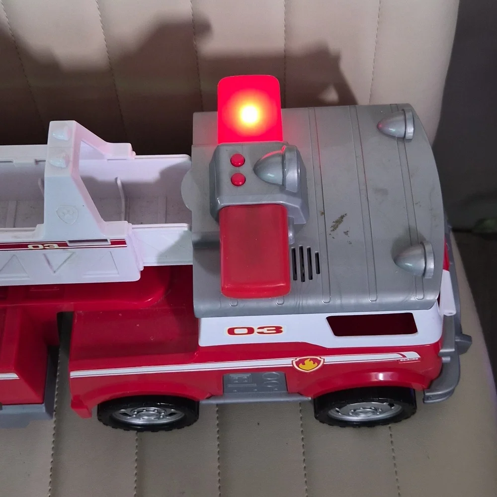 Paw Patrol Marshall Red Kids Fire Truck Toy with Extendable Ladder